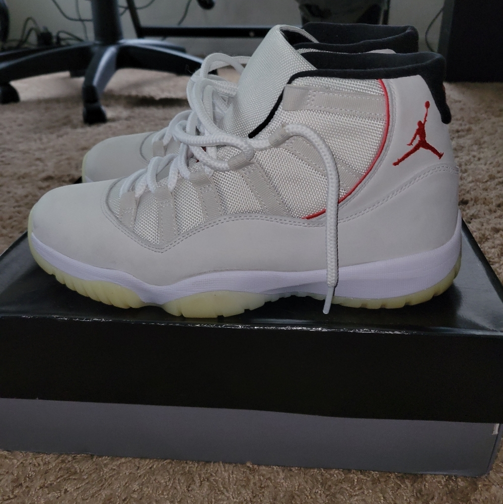 Air Jordan Platinum 11's size 10.5. OG box included.